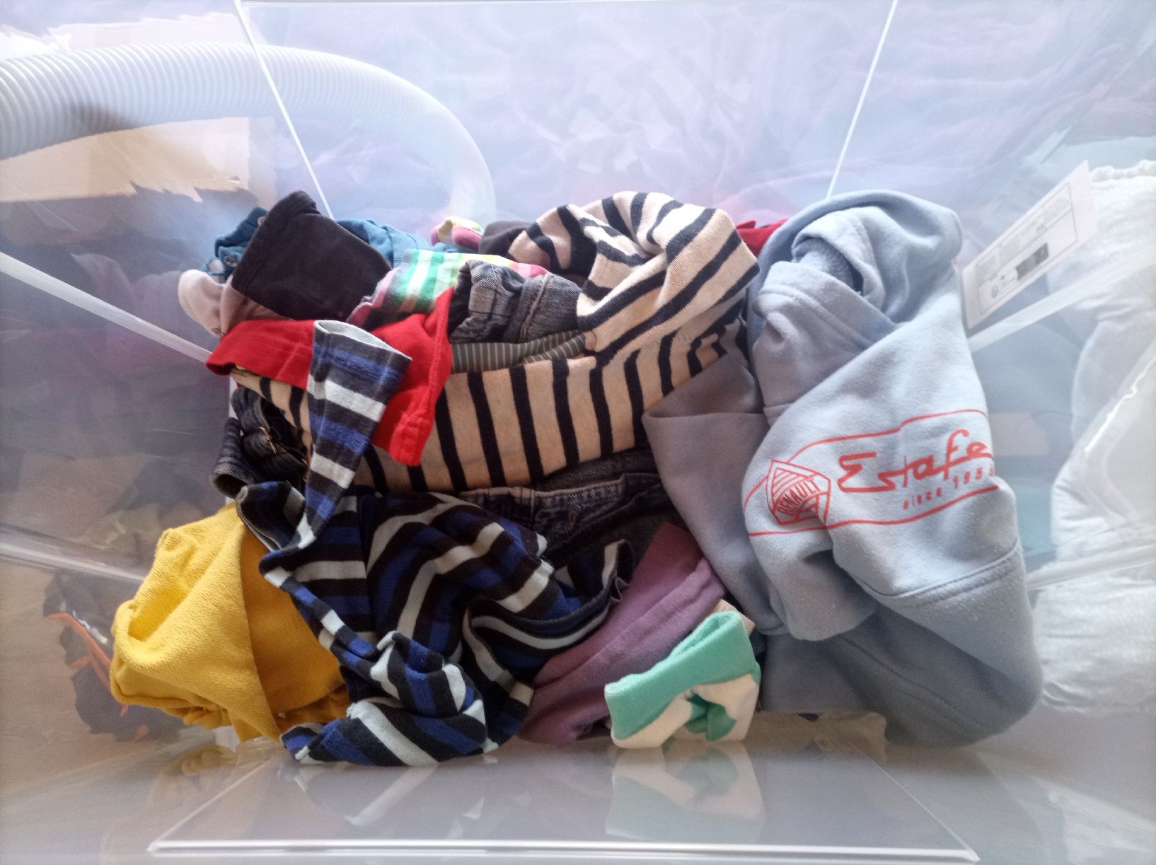Lotti & Set di vestiti: Grosses Kleiderpaket Mädchen/Junge Gr. 90 – Usato da Schongau venduto da ChrigiT