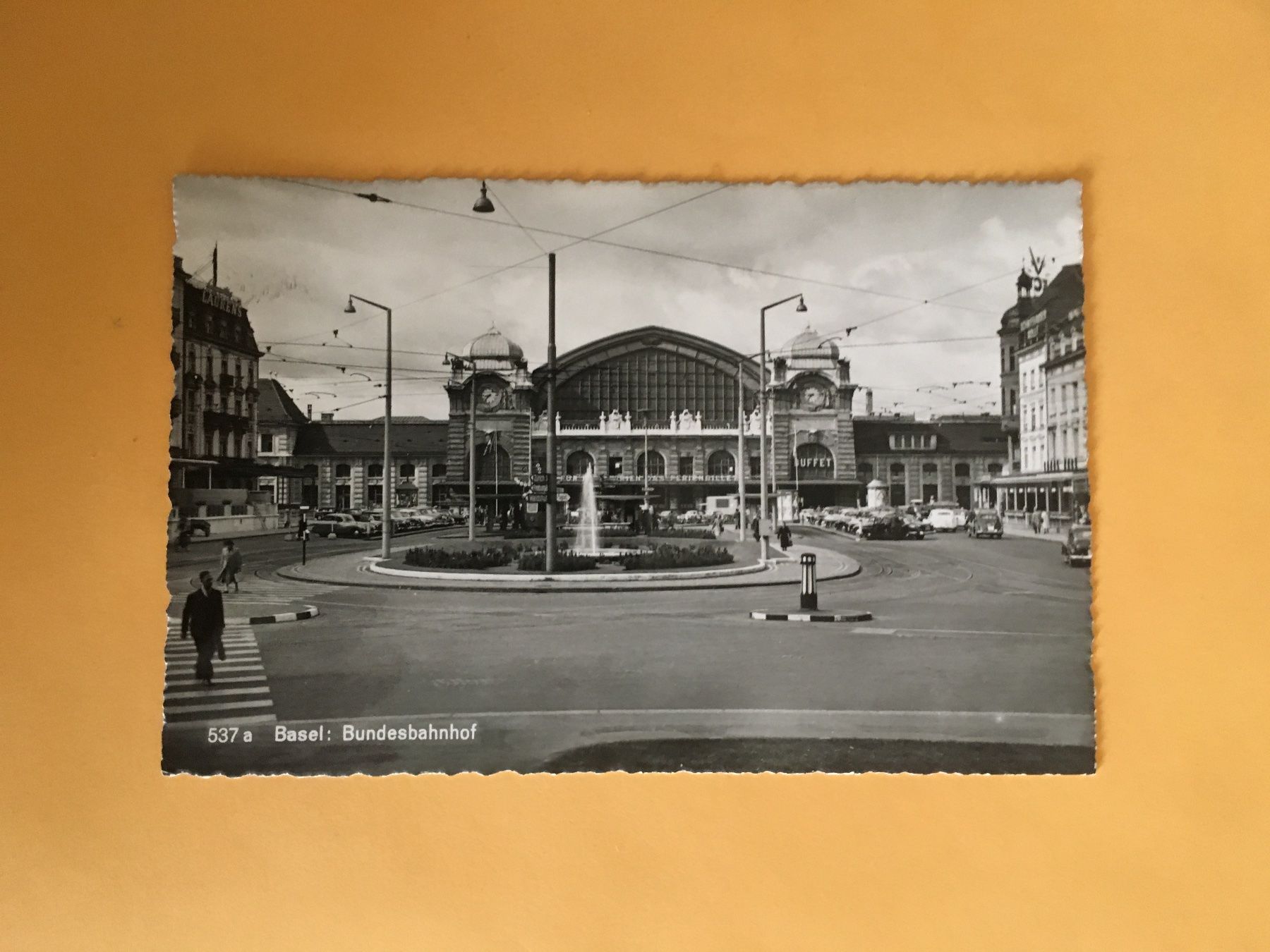 Ansichtskarten: Basel Bundesbahnhof belebte AK – Gebraucht aus Küttigen von Melisch1000