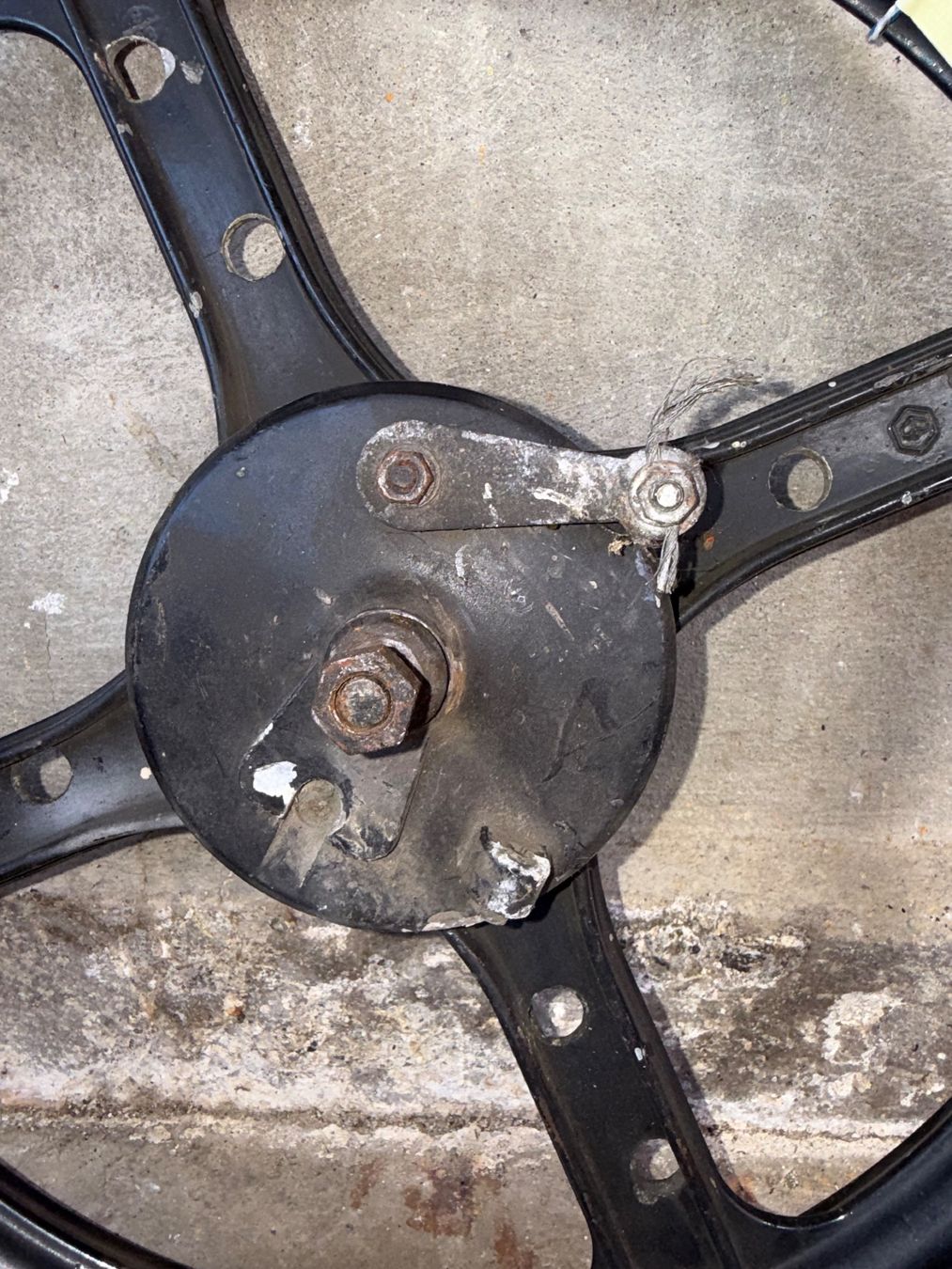 Piaggio Parti ricambio per ciclomotori: Piaggio Ciao Gussfelgen Vorderrad – Difettoso da Fahrni b. Thun venduto da berger_tuning34 1