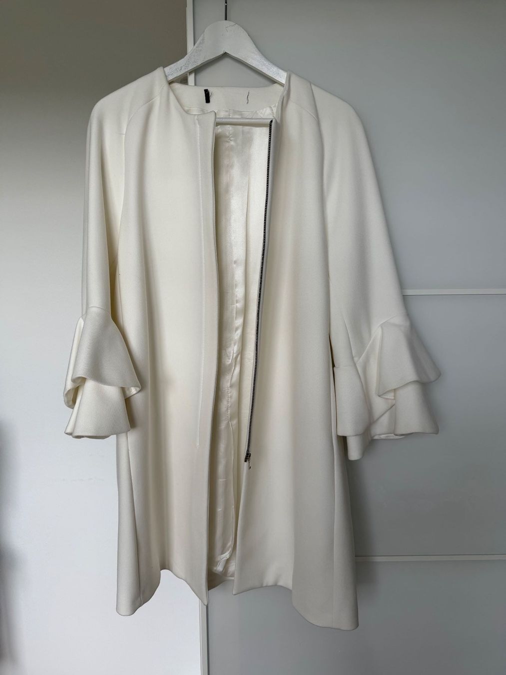 Zara Cappotti: CREMEFARBENER MANTEL-BLAZER – Usato da Liestal venduto da sla.kova 1