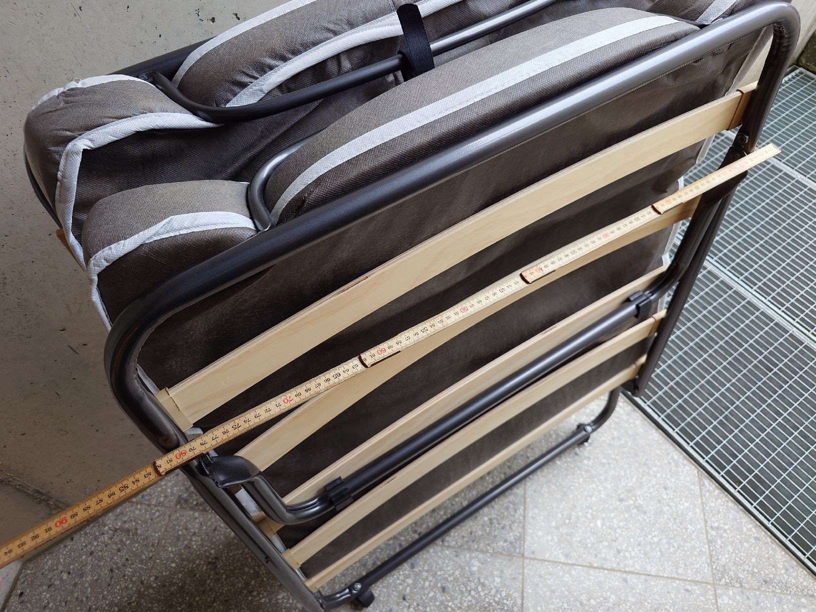 Letti: Bett Klappbett ungebraucht – Nuovo (secondo la descrizione) da Bätterkinden venduto da Grooovy 6