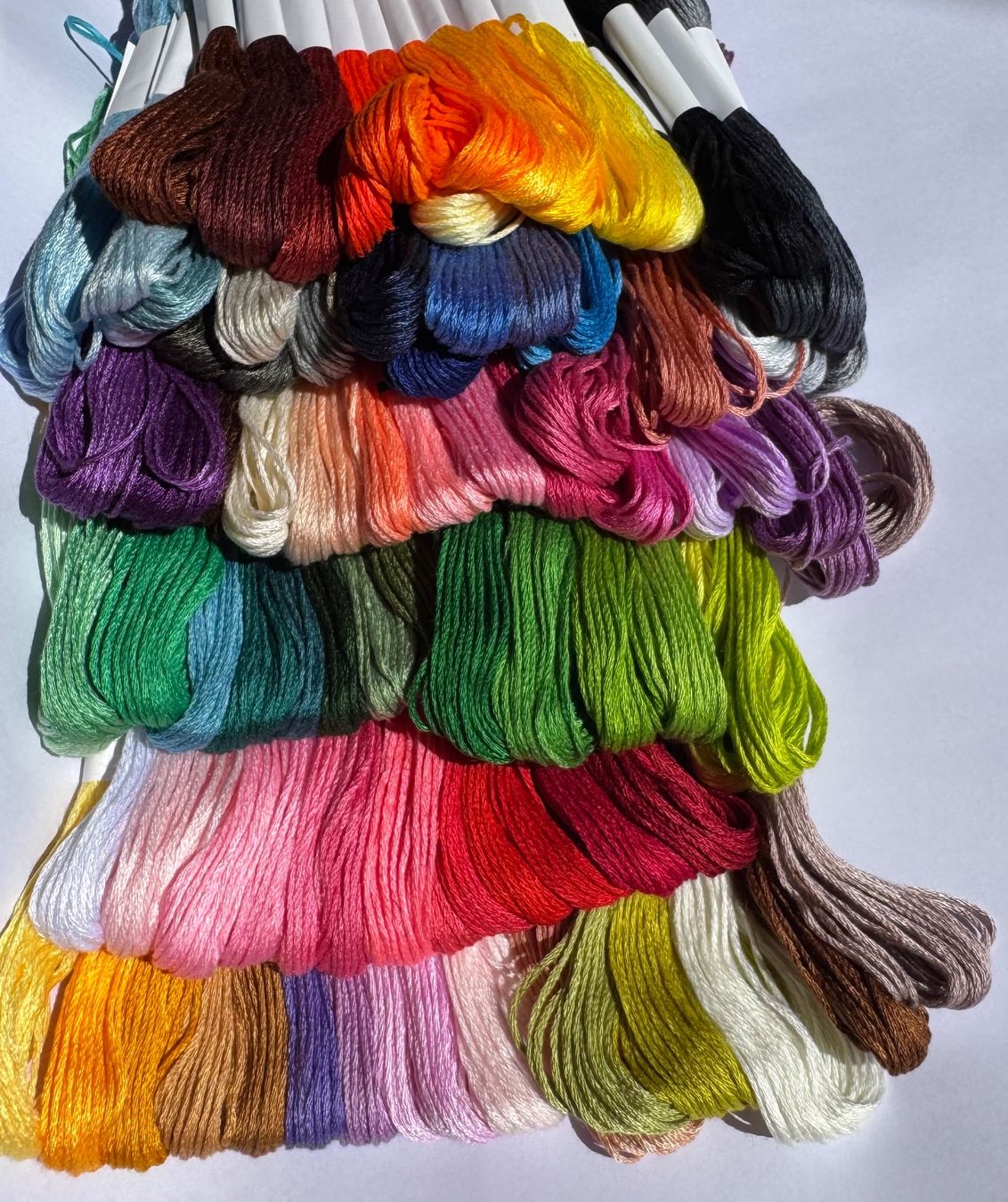 Kit bricolage: 100 x Garn Stickgarn Armbändeli Knüpfen – Nuovo e nell'imballaggio originale da Leuggern venduto da unico10 4