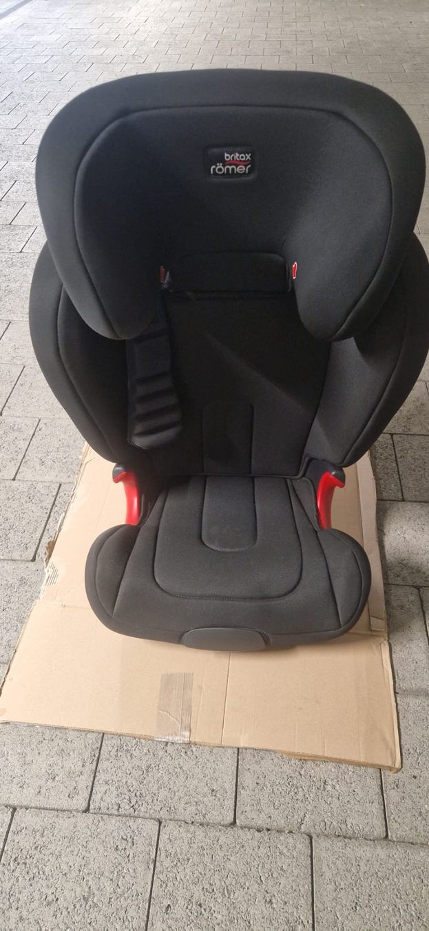 Britax Römer Seggiolini per auto: Autositz Britax Römer – Usato da Geuensee venduto da Pipapaguigrafo