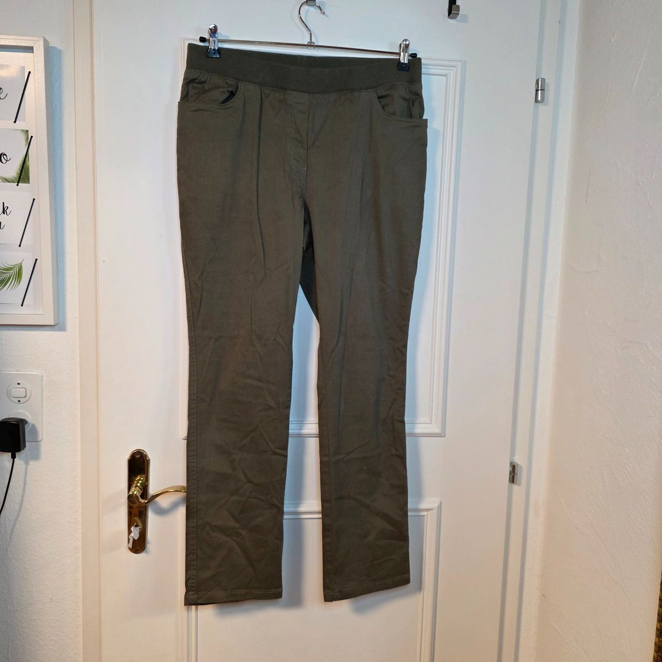 Pantaloni: Olivgrüne Hose Gr. 44 neuwertig – Usato da Wald ZH venduto da CapLux
