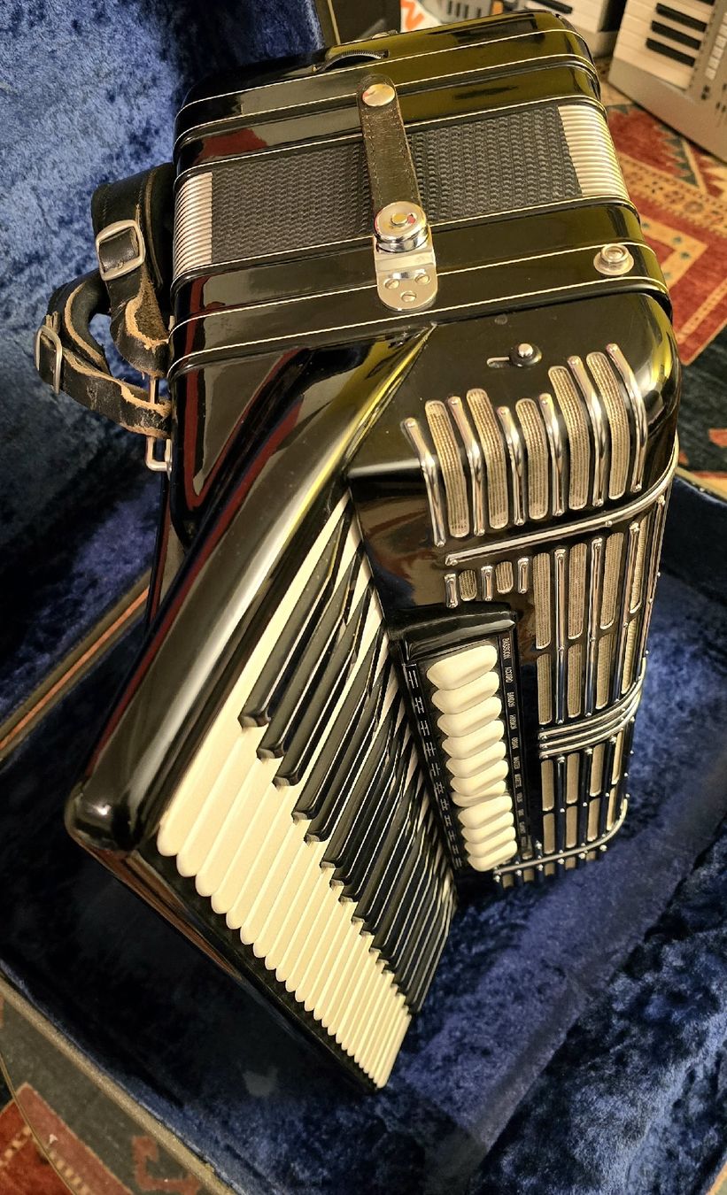 Hohner Musikinstrumente: Hohner Morino lV N – Gebraucht aus Ostermundigen von hansuelipeterli 1