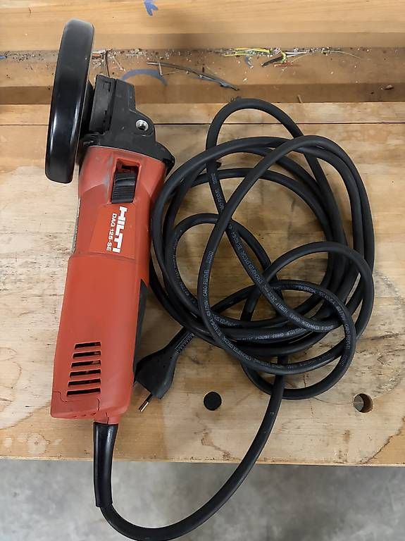 Tutti gli attrezzi: Hilti Winkelscheifer  – Usato da Lausen venduto da Gjuliana4