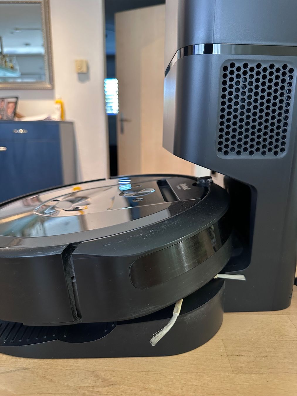 Irobot Aspirapolveri & Accessori: Roomba i7+ Clean Base Automatic Dirt Disposal Station – Usato da Islikon venduto da silvanmario 2