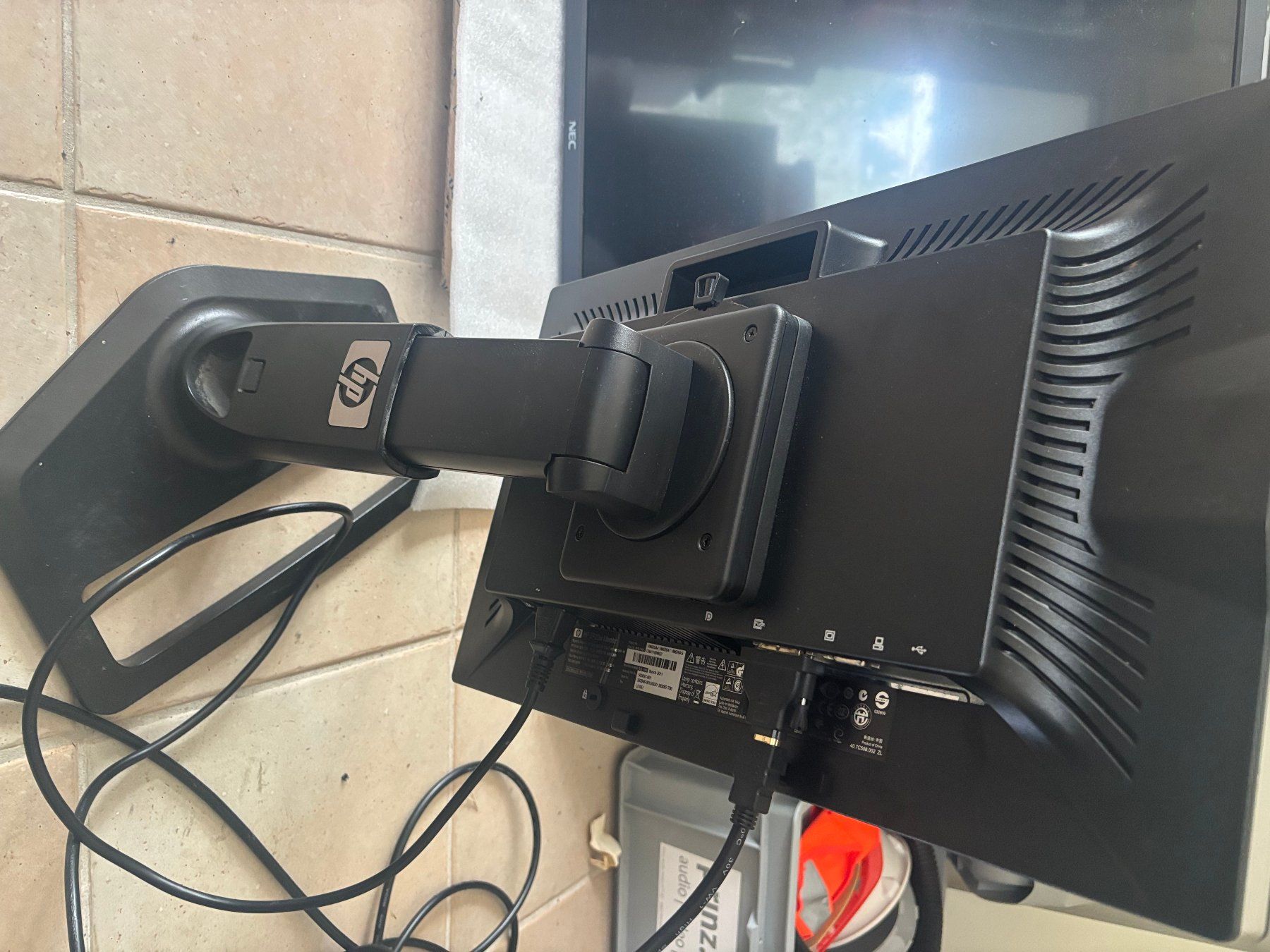 Hewlett Packard Bildschirmhalterung: Monitor Standfuss HP für Desktop – Gebraucht aus Kilchberg ZH von bionicdog 1