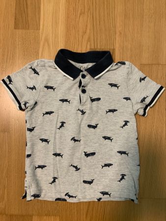 C&A Poloshirt Gr. 110 mit Hai-Muster