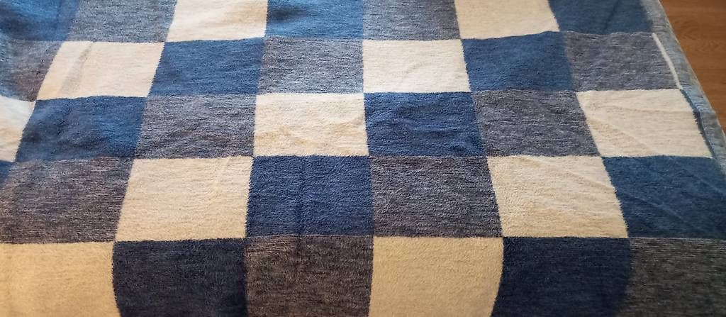 Coperte: Verschiedene warme Kuscheldecken – Usato da Schlieren venduto da cas_yw5s 2