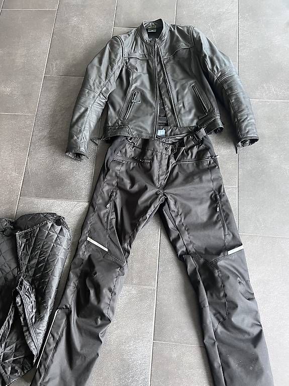 Lotti di vestiti: Motorrad-Leder-Kleidung – Usato da Ebikon venduto da woermli30