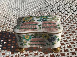 Boîte ancienne en porcelaine de Limoges