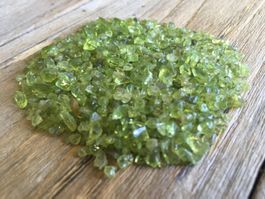 PERIDOT  204 KARAT  TROMMELSTEINE  FÜR  EDELSTEINWASSER