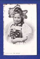 ENFANT - Jeune fille en costume folklorique