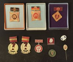 Div. Kommunistische Abzeichen & Medaillen