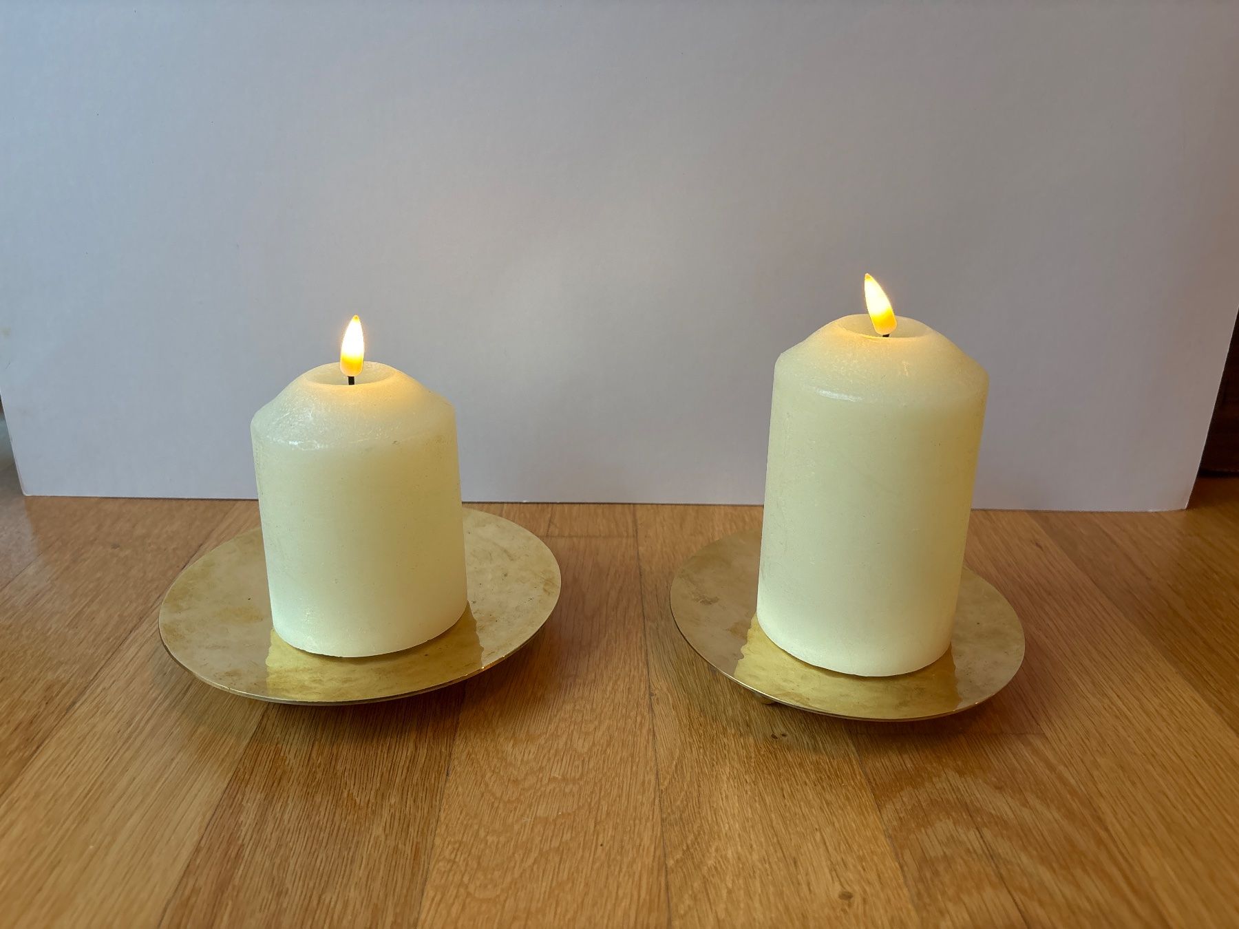 Bougies: 2x LED Kerzen mit Messing  Unterteller – D'occasion à Luzern par Sontru 1