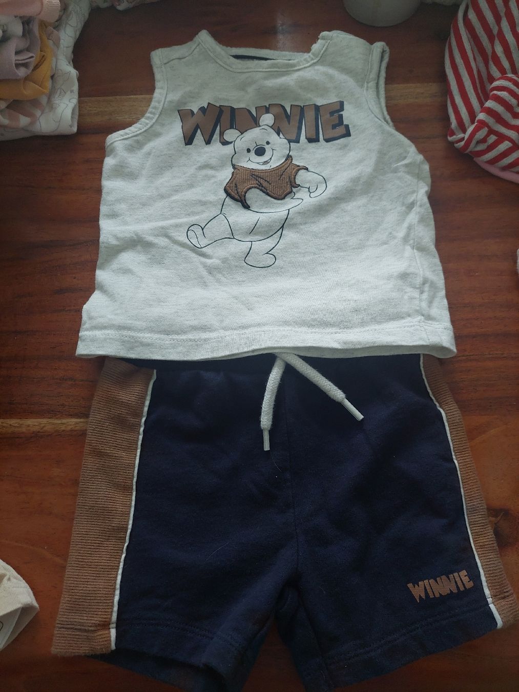 C&A Pantaloni: Trainer Gr. 68 Winnie Pooh Sommer – Usato da Sissach venduto da zwwerg