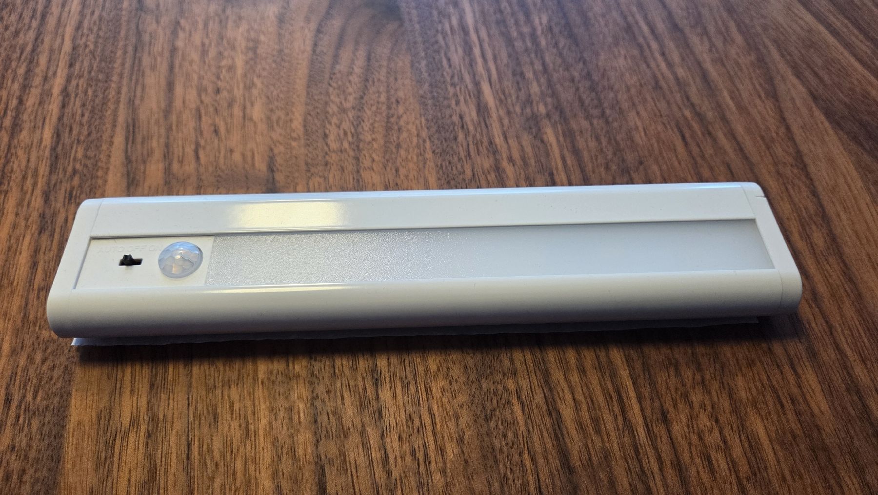 Osram Lampade: Osram LED Lampe mit Bewegungssensor, Linear Mobile 200 weiss – Usato da Einsiedeln venduto da kiphrajaya