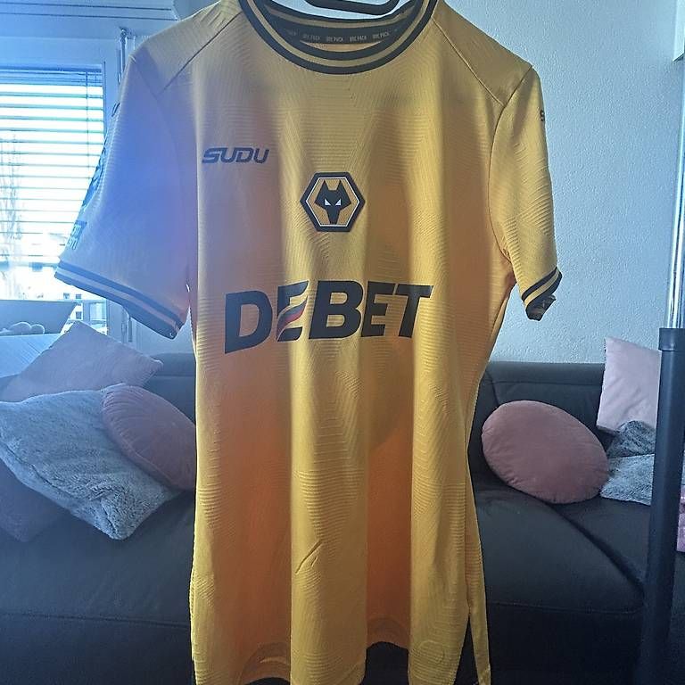 Leibchen & Hosen: Maglia Wolverhampton – Gebraucht aus Locarno von Quacking