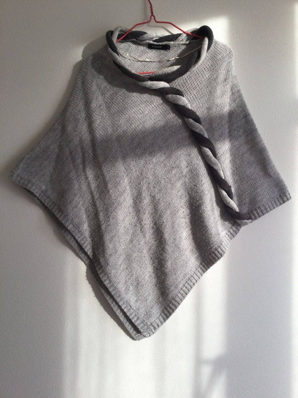 Sonstige Damenmode: Grauer Poncho b.Young – Gebraucht aus Zürich von Janakpur 5