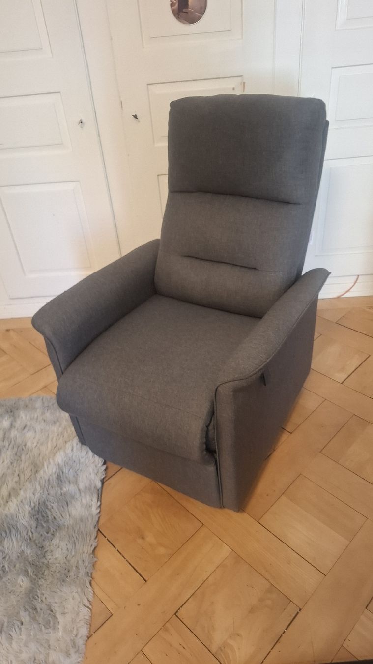 Poltrone: MID.YOU Relaxsessel mit Aufstehhilfe Grau – Usato da Zürich venduto da MaxiK 3
