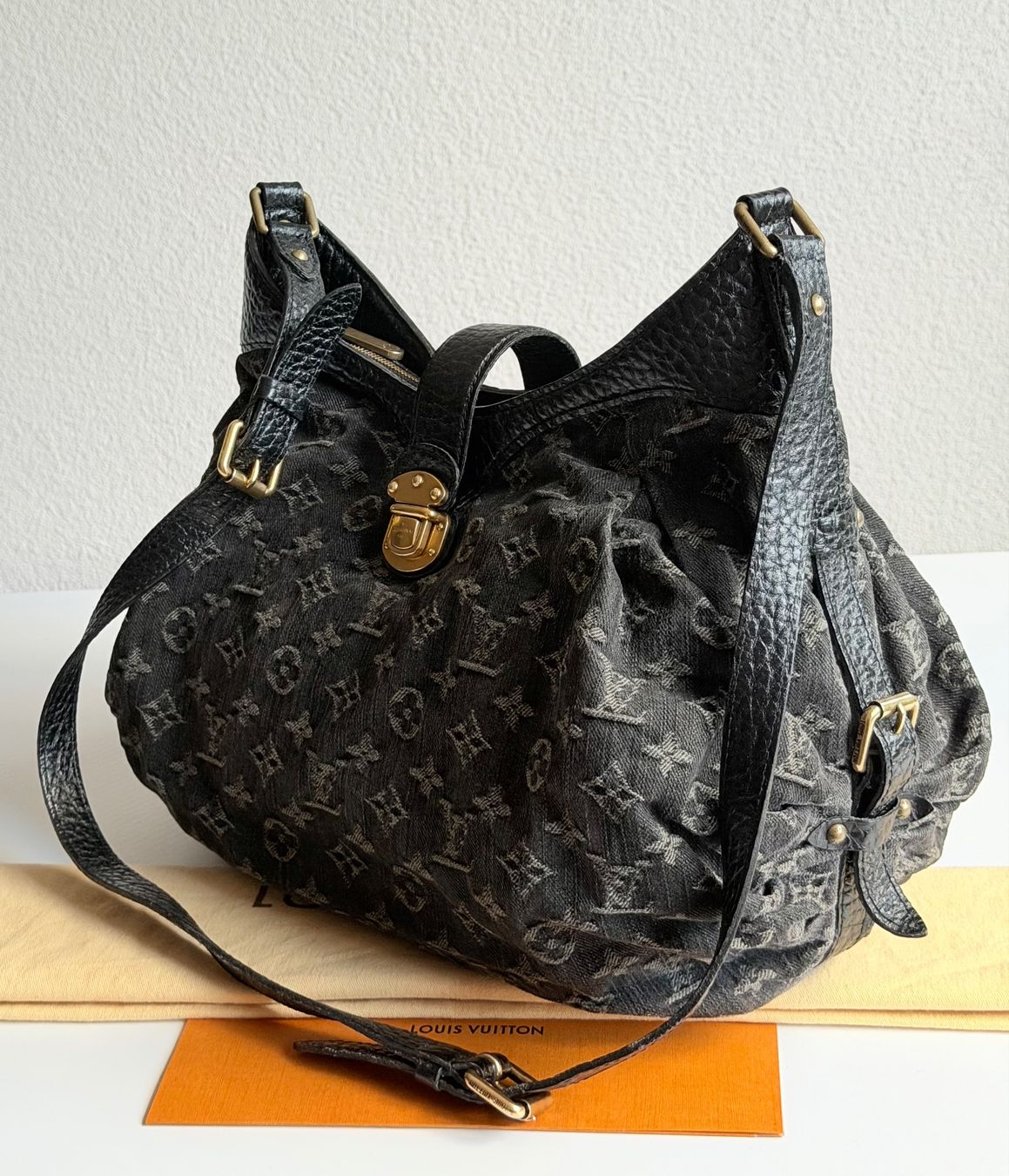 Louis Vuitton Borse da donna: Louis Vuitton Demin Mahina – Usato da Reinach AG venduto da gab_8s7m 4