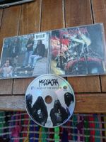 massacra- signs...