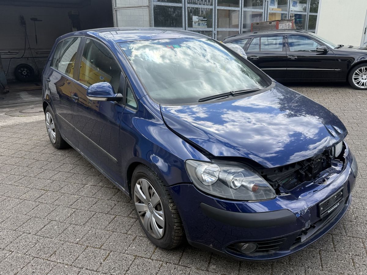 VW Automobili: VW Golf 2.0 TDI, Jg. 2005 - Defekt, Export oder Teile 53 – Usato da Herisau venduto da driti01 1