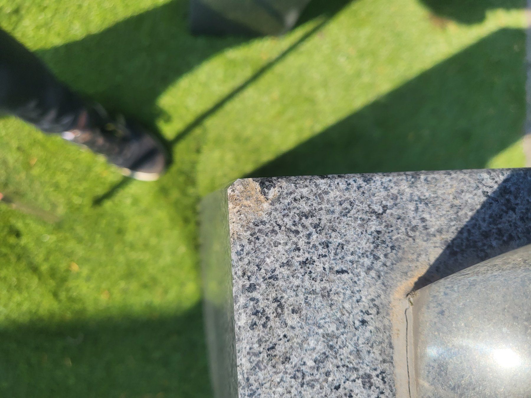 Sculture & Statue: Edelstahl Skulptur auf Granitpodest – Usato da Oftringen venduto da SCHIBLI1 2