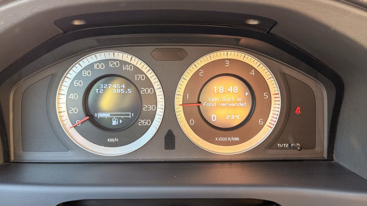Volvo Automobili: Volvo V70 D5 AWD – Usato da Kölliken venduto da elgringosuizo 8