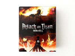 Attack on Titan Staffel 1 DE Vol. 1-4 (inkl. Sammelschuber)