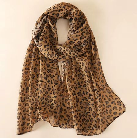 Magnifique foulard léopard, idéale pour la mi-saison !