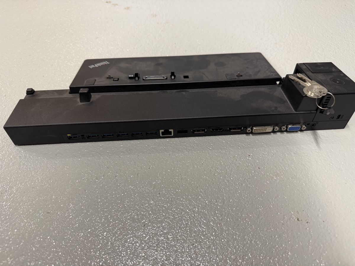 Lenovo Dockingstation: Lenovo ThinkPad Workstation Dock 40A5 mit Schlüssel – Gebraucht aus Hohenrain von roli1983