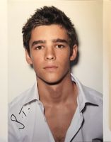 Brenton Thwaites 1989- Autogramm signiert Foto 20x25cm