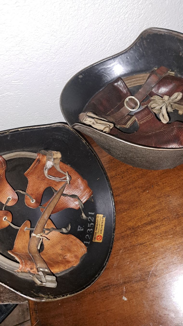Uniformi & Effetti personali: 3 Helme Vintage Militär? – Usato da Kölliken venduto da Upcycling-by-Mc-TAM 4