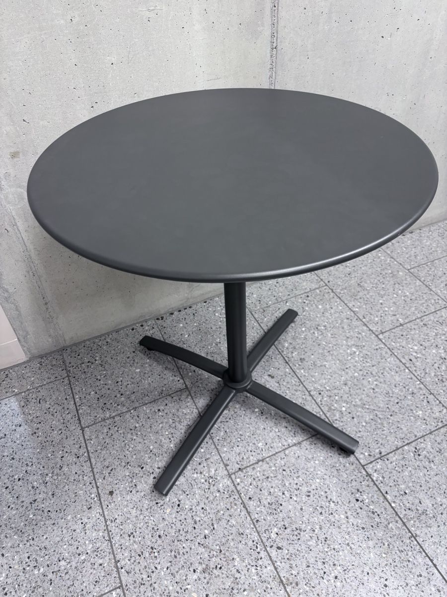 Tables: Gartentisch aus Stahl – D'occasion à Zürich par Planetmax