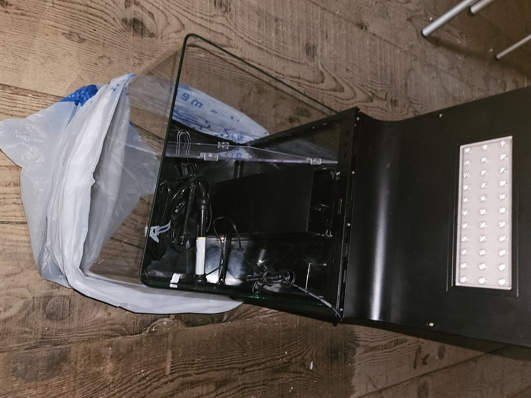 Amazonas Acquari: Aquarium Amazonas E-Series E-15 gebraucht schwarz – Usato da Diegten venduto da Dvb 2