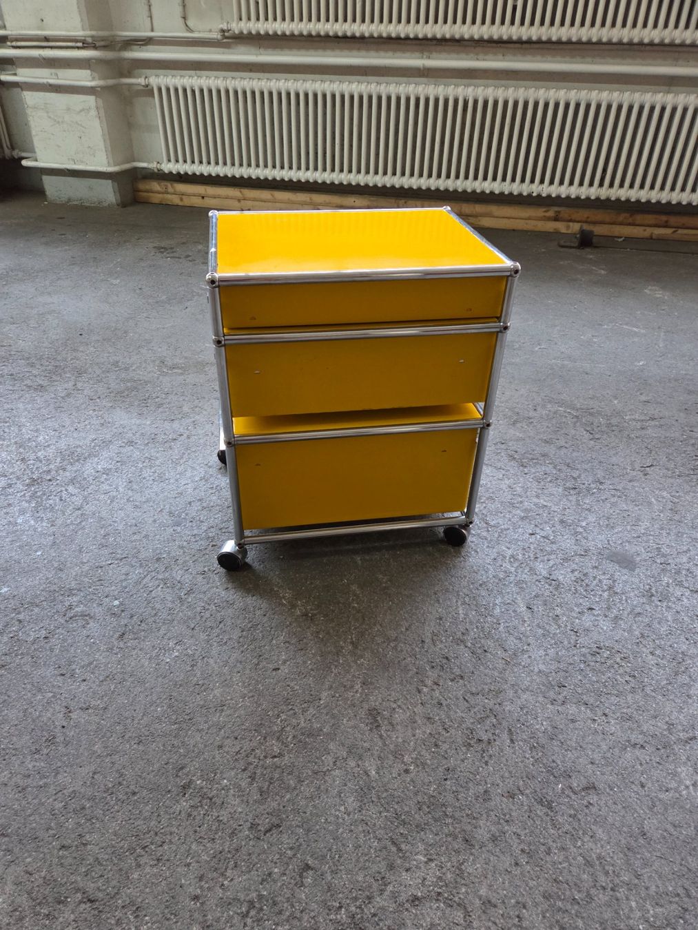 USM Cassettiere: Usm schubladen möbel – Usato da Thun venduto da 210673 1