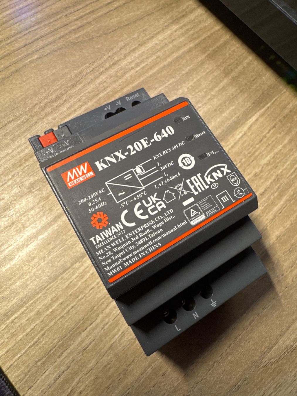 Alimentazione elettrica: Alimentation MW KMX 640 – Usato da Forel (Lavaux) venduto da Hydro289