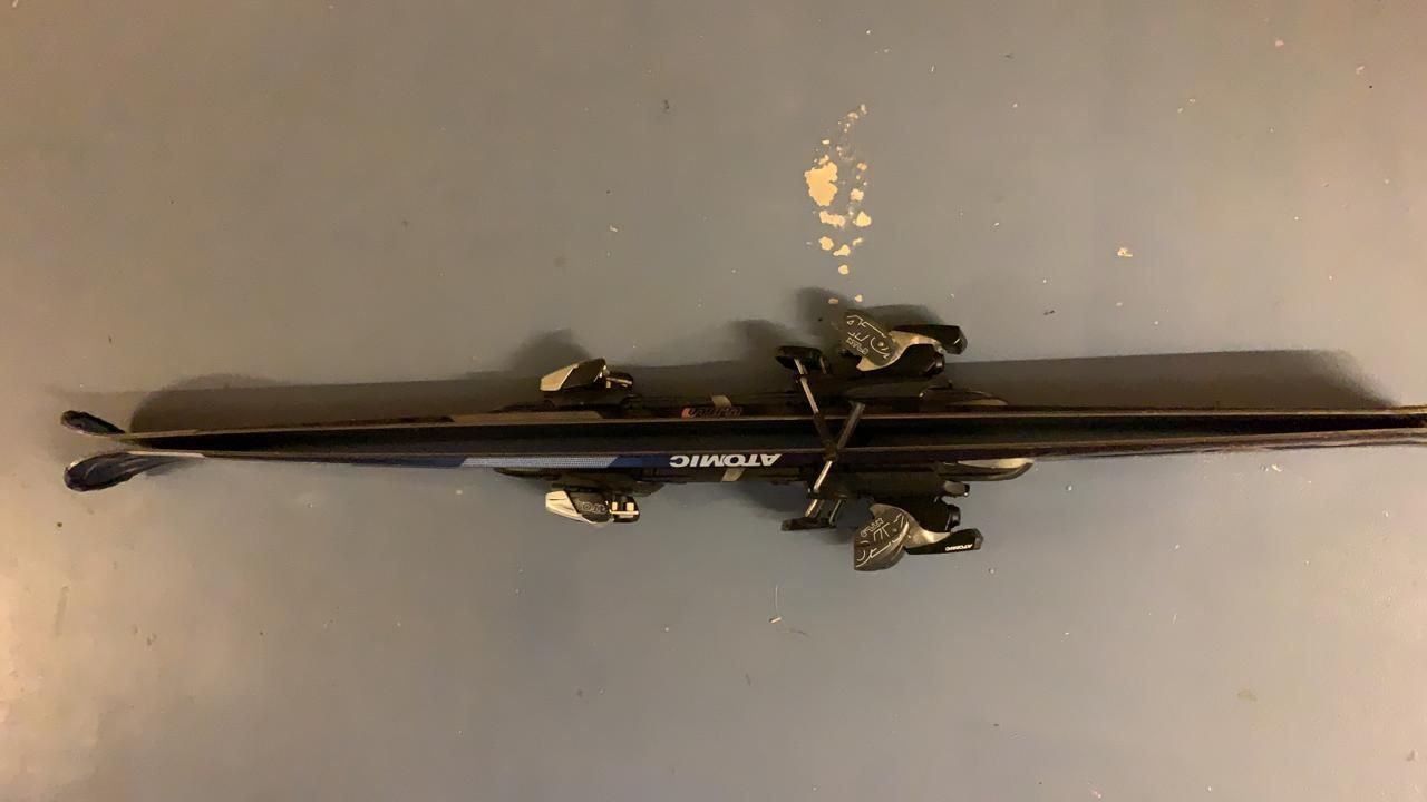 Skis: ATOMIC Skier inkl. Stöcken – Gebraucht aus Mauren von SB1606 3