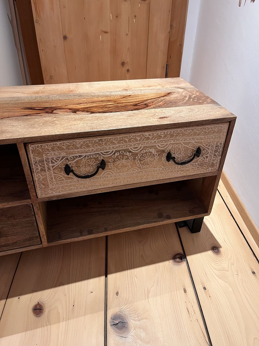 Cassettiere: Kommode Holz rustikal – Usato da Maienfeld venduto da DivicoHelveticus 1