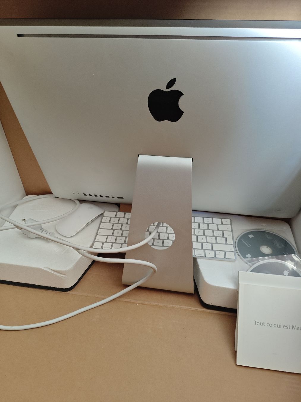 Apple PC: iMac 21,5 pouces 2009 avec Clavier & Souri – Usato da Sonceboz-Sombeval venduto da mil_8vr2