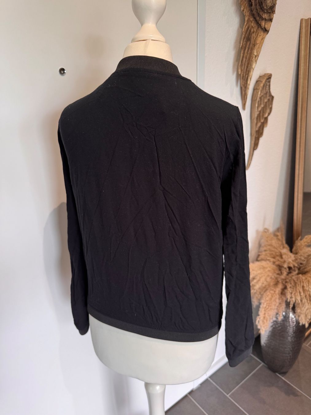 Only Giacche: Schwarzes Bomber Jäggli Jacke Only Gr. 34 – Usato da Rothrist venduto da Fondgruebe 2