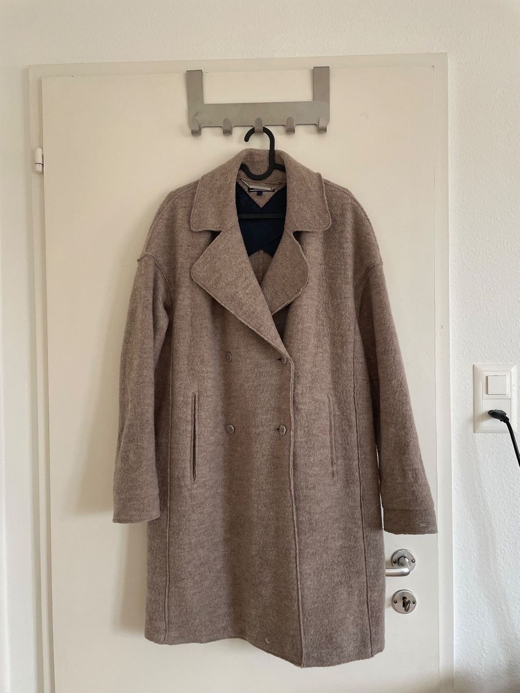 Cappotti: beiger Mantel von Tommy Hilfiger – Usato da Basel venduto da schnudibu