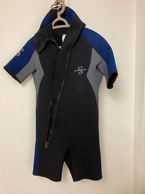 Tauchanzüge: tenue de plongée enfants – Gebraucht aus Satigny von Gon2