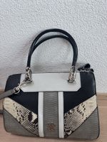 Guess Hand-/Umhängetasche Schwarz/Weiss/Grau Schlangenmuster