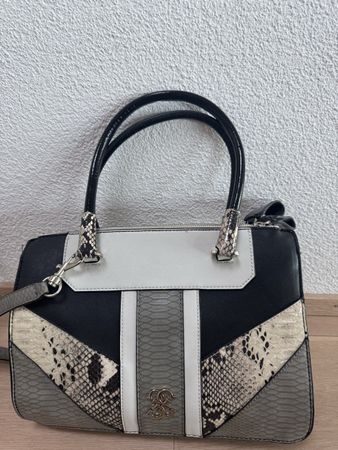 Guess Hand-/Umhängetasche Schwarz/Weiss/Grau Schlangenmuster