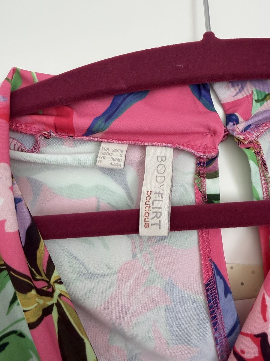 Tute: Sommerlicher Jumpsuit mit Blumenmuster – Nuovo (secondo la descrizione) da Wettswil venduto da Elsol 2