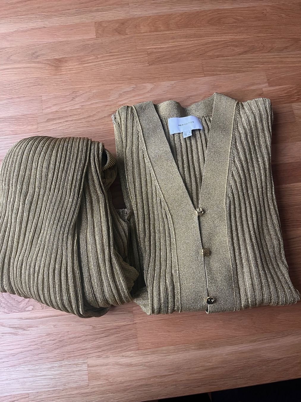 H&M Completi & Tailleur: Set AUS GLITZERNDEM RIPPSTRICK HM Edition – Usato da Glattpark(Opfikon) venduto da pau_w672 1