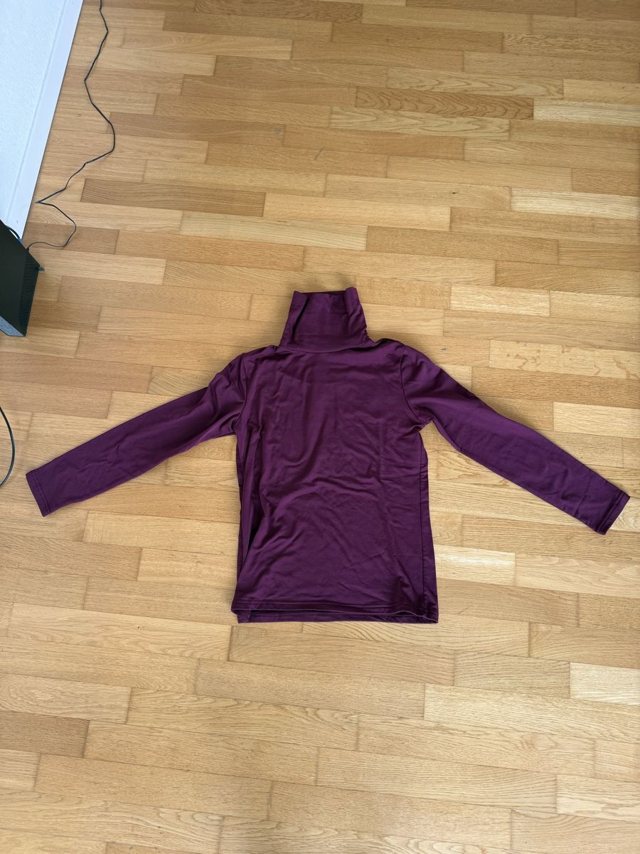 Pulls & Sweat-shirts: Weinroter Rollkragrenpullover M – D'occasion à Urtenen-Schönbühl par gab_h8nb